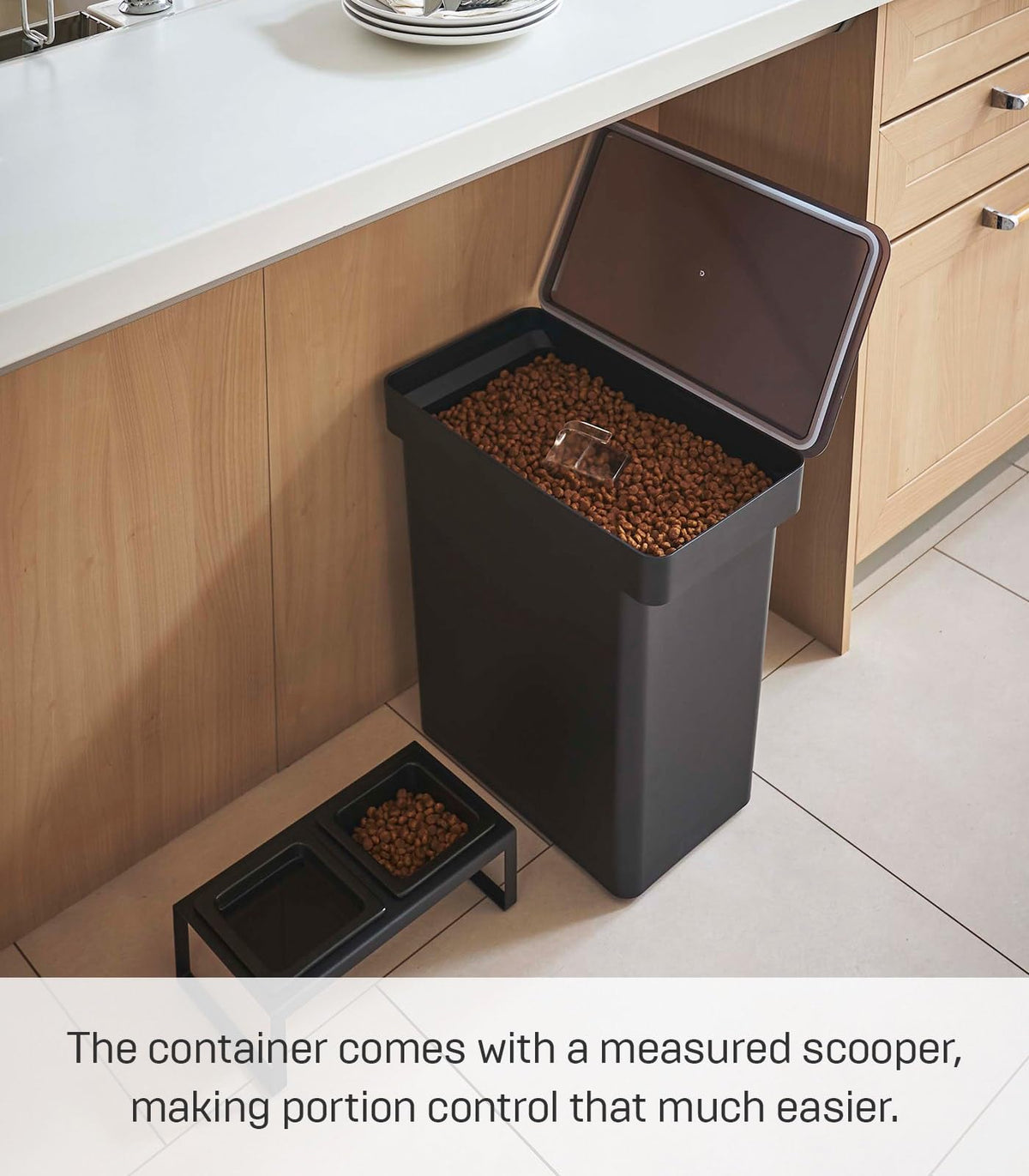 Airtight Pet Food Storage Container with Transparent Lid and Handle S291