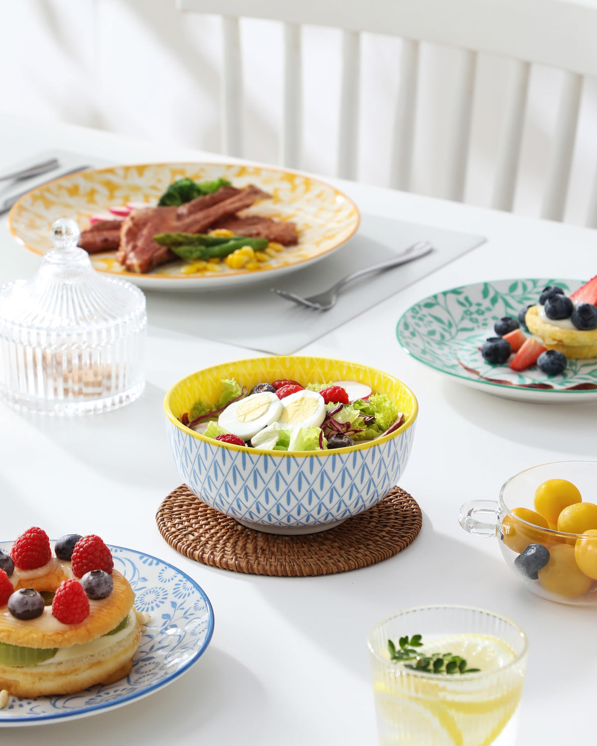 Plates and Bowls Set for 4, 12 Pieces Porcelain Dinnerware E96163